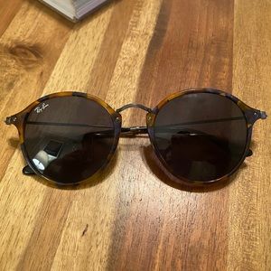 Round Fleck Raybans